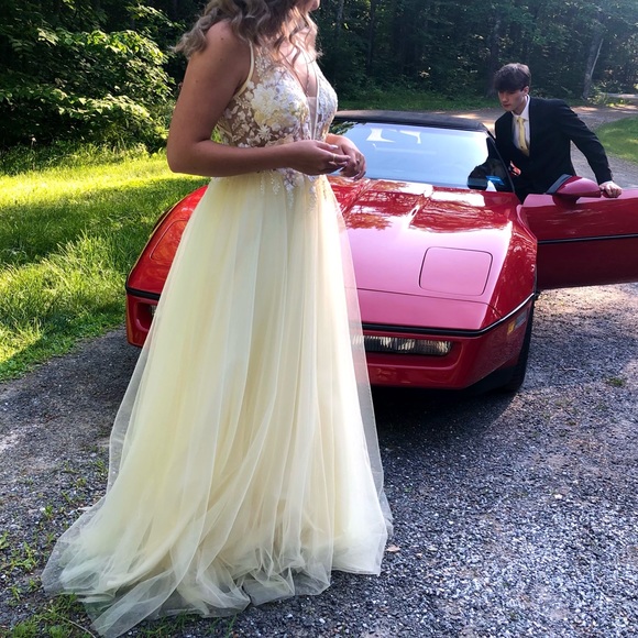 Yellow Gown - Picture 5 of 5